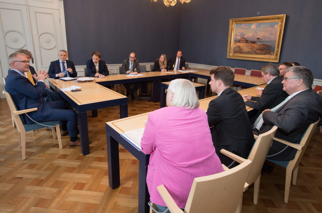 Riigikaitsekomisjoni esimees Hannes Hanso kohtus Saksamaa ja Austria vanemametnike delegatsiooniga