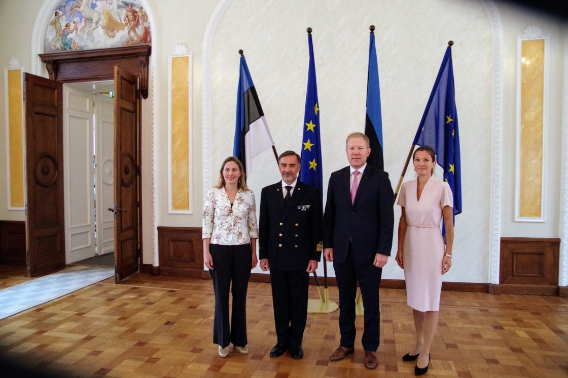 Väliskomisjoni ja riigikaitsekomisjoni liikmed kohtusid Euroopa Liidu Vahemere mereväeoperatsiooni EUNAVFOR MED Sophia peakorteri ülema kontradmiral Enrico Credentinoga