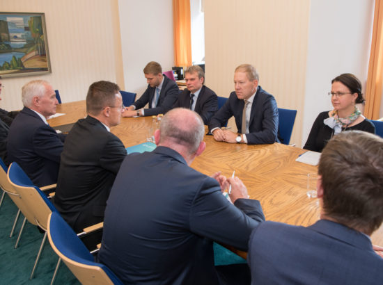 Riigikogu aseesimees Enn Eesmaa ja väliskomisjoni esimees Marko Mihkelson kohtusid Ungari välisministri Péter Szijjártó ja teda saatva delegatsiooniga