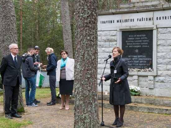 Riigikogu esimees Eiki Nestor pidas kõne Klooga mälestustseremoonial