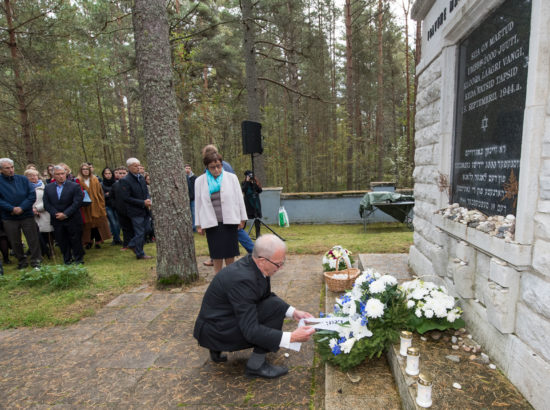 Riigikogu esimees Eiki Nestor pidas kõne Klooga mälestustseremoonial