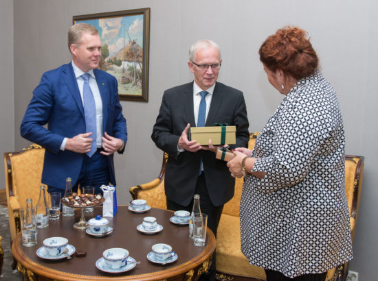 Riigikogu esimees Eiki Nestor kohtus Austraalia parlamendi Esindajatekoja esimehe Tony Smithiga