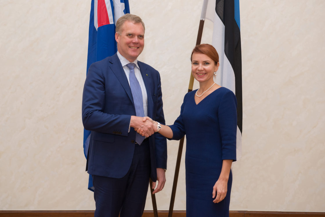 Keit Pentus-Rosimannus kohtus Austraalia parlamendi Esindajatekoja esimehe Tony Smithiga.