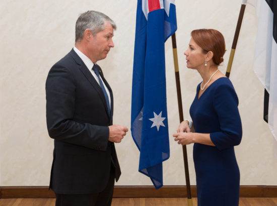 Keit Pentus-Rosimannus kohtus Austraalia parlamendi Esindajatekoja esimehe Tony Smithiga.