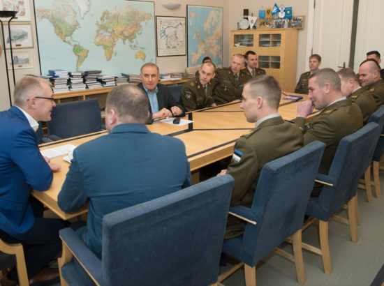 Riigikaitsekomisjoni liikmed kohtusid Kaitseväe Ühendatud Õppeasutuste Lahingukooli Vanemstaabiallohvitseride kursuse õppuritega