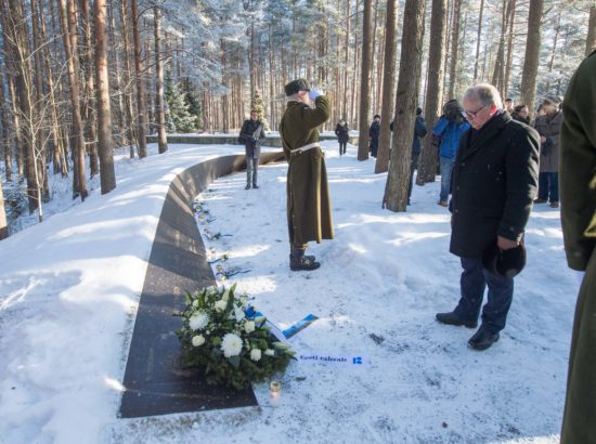 Riigikogu aseesimees Enn Eesmaa osales riiklikul mälestustalitusel Metsakalmistul
