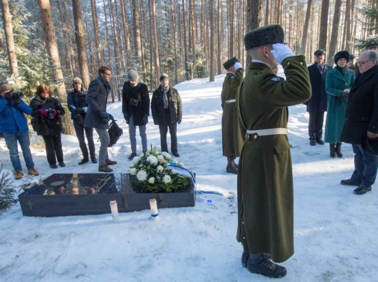 Riigikogu aseesimees Enn Eesmaa osales riiklikul mälestustalitusel Metsakalmistul