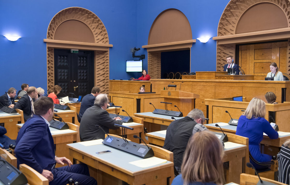 Täiskogu istung, olulise tähtsusega riikliku küsimuse „Eesti keel kui riiklik taristu“ arutelu