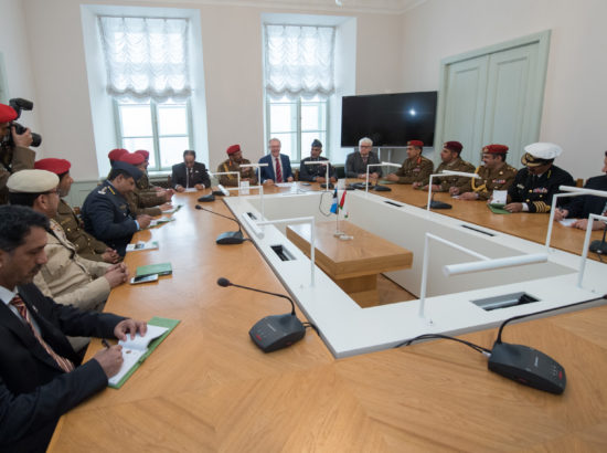 Riigikaitsekomisjoni esimees Hannes Hanso kohtus Omaani Sultanaadi Kaitsekolledži kõrgematest ja vanemohvitseridest koosneva delegatsiooniga