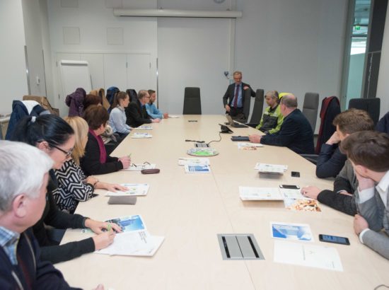 Keskkonnakomisjon tutvus Soomes Äänekoskis asuva biotoodete tehasega