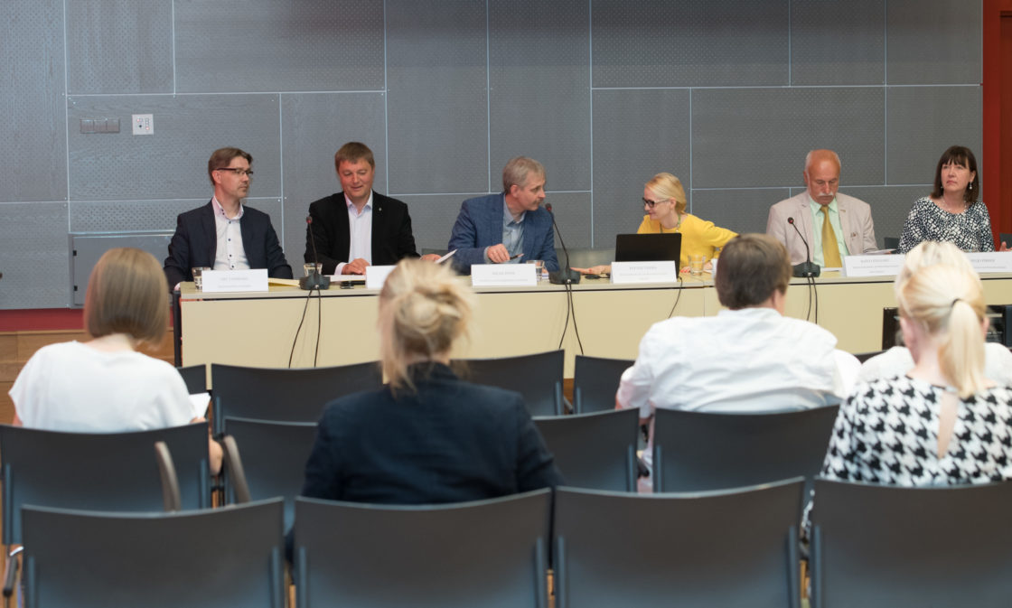 Riigikogu probleemkomisjon rahvastikukriisi lahendamiseks tutvustas dokumenti „Rahvastikupoliitika põhialused 2035“