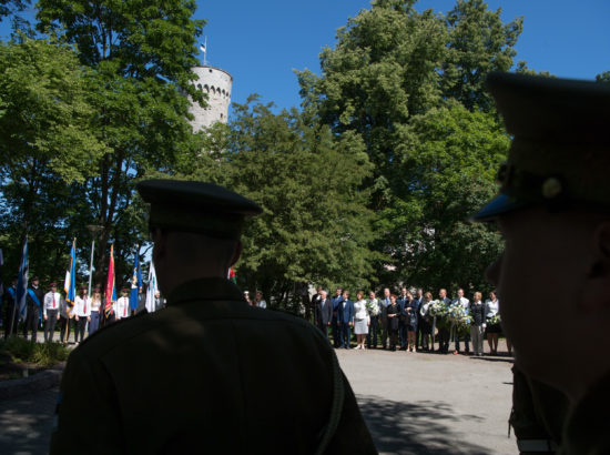 Riigikogu esimees Eiki Nestor pidas kõne ja asetas Riigikogu nimel pärja juuniküüditamise mälestustseremoonial