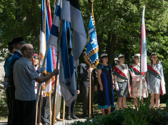 Riigikogu esimees Eiki Nestor pidas kõne ja asetas Riigikogu nimel pärja juuniküüditamise mälestustseremoonial