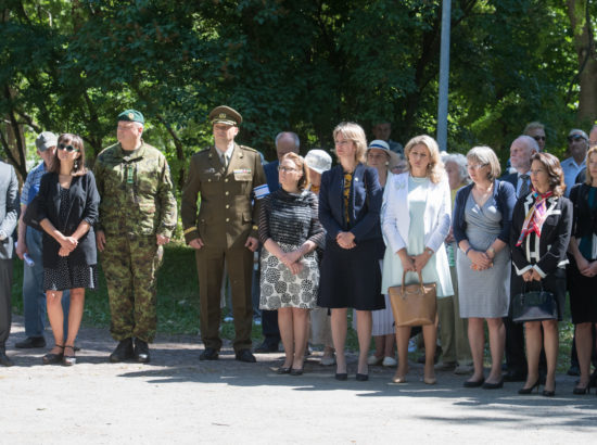 Riigikogu esimees Eiki Nestor pidas kõne ja asetas Riigikogu nimel pärja juuniküüditamise mälestustseremoonial