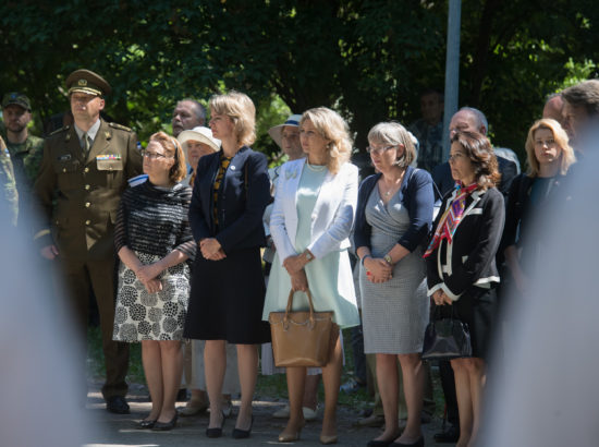 Riigikogu esimees Eiki Nestor pidas kõne ja asetas Riigikogu nimel pärja juuniküüditamise mälestustseremoonial