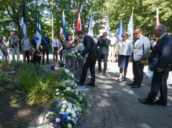 Riigikogu esimees Eiki Nestor pidas kõne ja asetas Riigikogu nimel pärja juuniküüditamise mälestustseremoonial