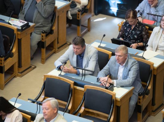 Riigikogu erakorraline istungjärk, Aivar Surva ja Rene Tammisti ametivanne
