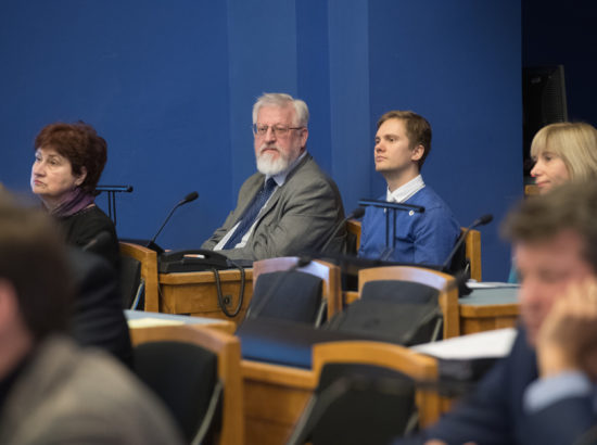 Täiskogu istung, olulise tähtsusega riikliku küsimuse "Eesti vajab põlevkivienergeetikast väljumise strateegiat ehk PÕXITit" arutelu