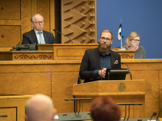 Täiskogu istung, olulise tähtsusega riikliku küsimuse "Kuidas lühendada ravijärjekordi" arutelu