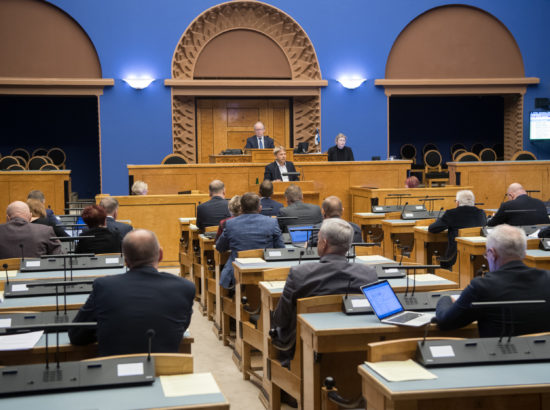 Täiskogu istung, olulise tähtsusega riikliku küsimuse "Rahapesu tõkestamise probleem" arutelu