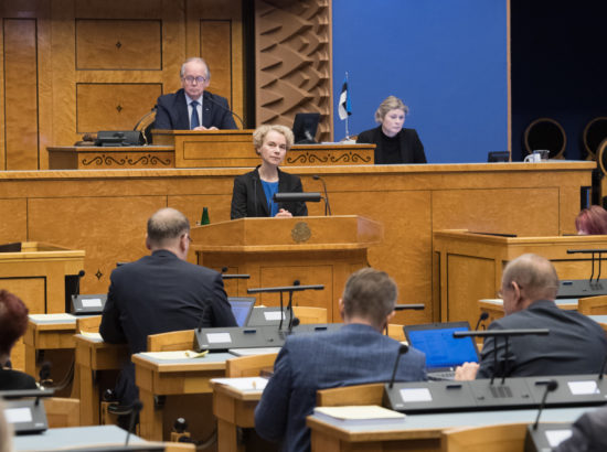 Täiskogu istung, olulise tähtsusega riikliku küsimuse "Rahapesu tõkestamise probleem" arutelu