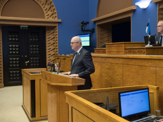 Täiskogu istung. Riigikohtu liikme Heiki Loodi ametivanne; olulise tähtsusega riikliku küsimuse „Elu võimalikkusest maal“ arutelu