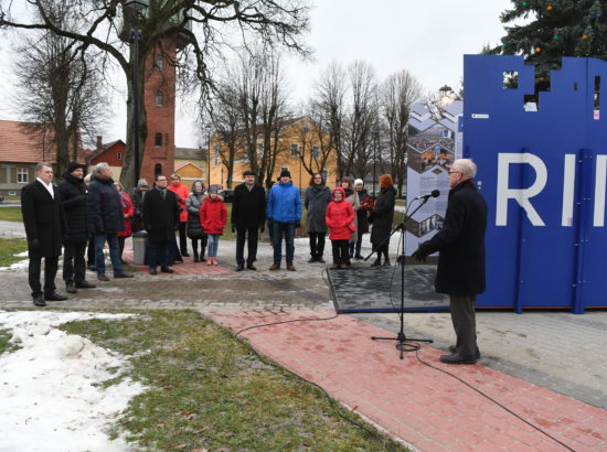 Näituse "Riigikogu 100" avamine Viljandi Raekoja platsil