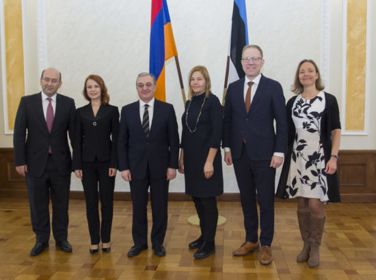 Riigikogu väliskomisjon kohtus Armeenia välisministri Zohrab Mnatsakanyaniga