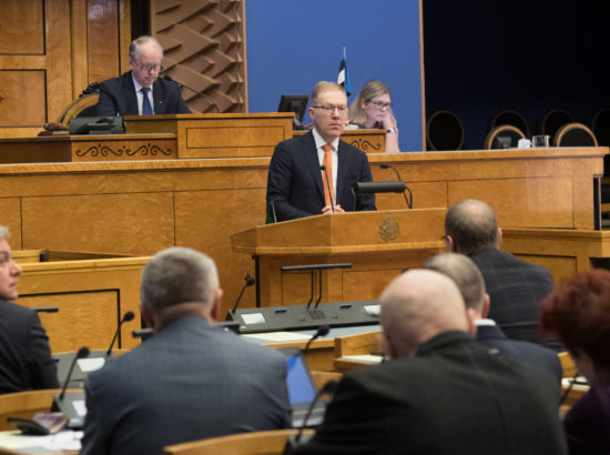 Täiskogu istung, välispoliitika arutelu olulise tähtsusega riikliku küsimusena