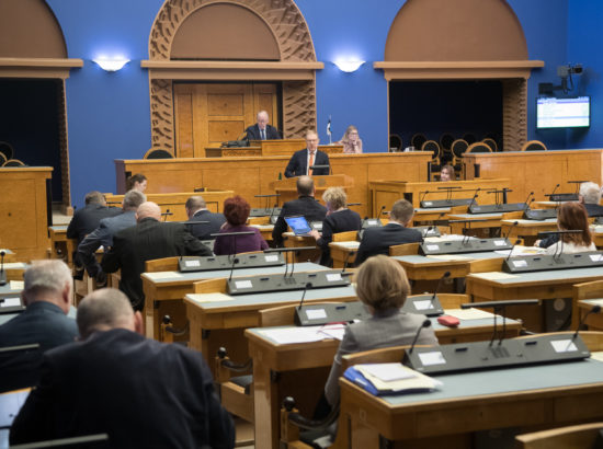 Täiskogu istung, välispoliitika arutelu olulise tähtsusega riikliku küsimusena