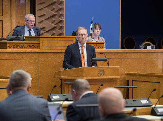 Täiskogu istung, välispoliitika arutelu olulise tähtsusega riikliku küsimusena