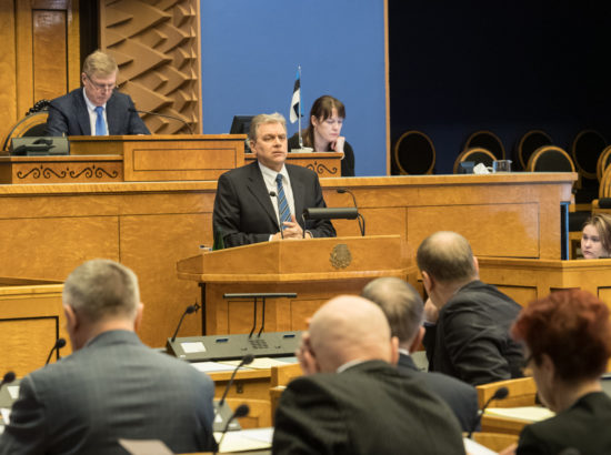 Täiskogu istung, Eesti Vabaerakonna fraktsiooni algatatud olulise tähtsusega riikliku küsimuse „Infojulgeolek, sellega seotud ohud demokraatiale ja õigusriigile“ arutelu