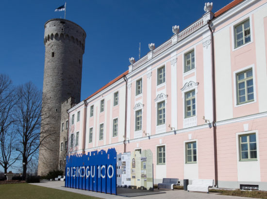 Näituse "Riigikogu 100" avamine Toompeal Kuberneri aias