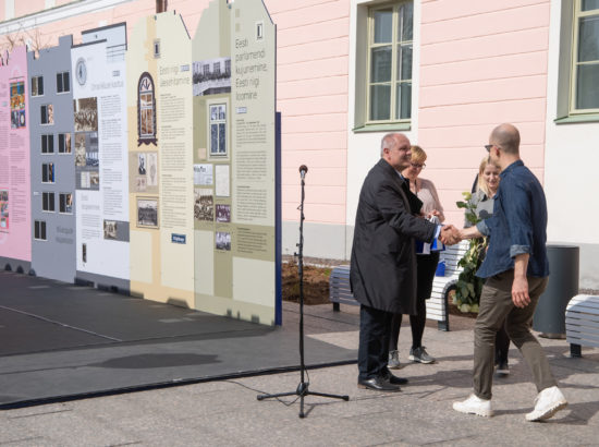 Näituse "Riigikogu 100" avamine Toompeal Kuberneri aias