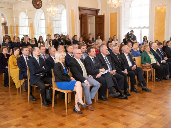 Ajalooraamatu "Eesti parlament 1917-1940" esitlus Toompea lossi Valges saalis