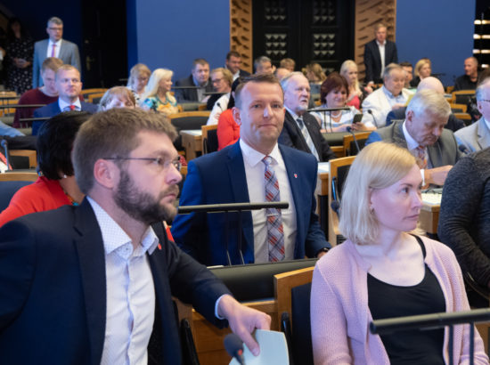 Täiskogu istung, ametivande andsid Riigikogu liikmed Jaak Juske ja Lauri Läänemets