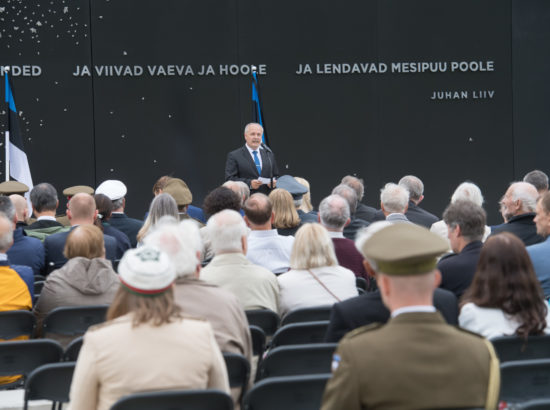 Riigikogu esimees Henn Põlluaas pidas kõne ja asetas pärja Eesti rahva nimel juuniküüditamise mälestustseremoonial