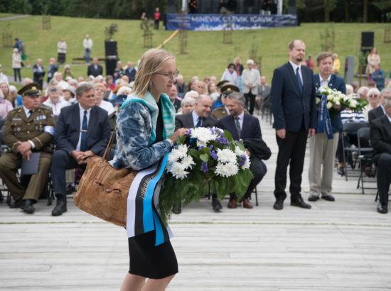 Riigikogu esimees Henn Põlluaas pidas kõne ja asetas pärja Eesti rahva nimel juuniküüditamise mälestustseremoonial