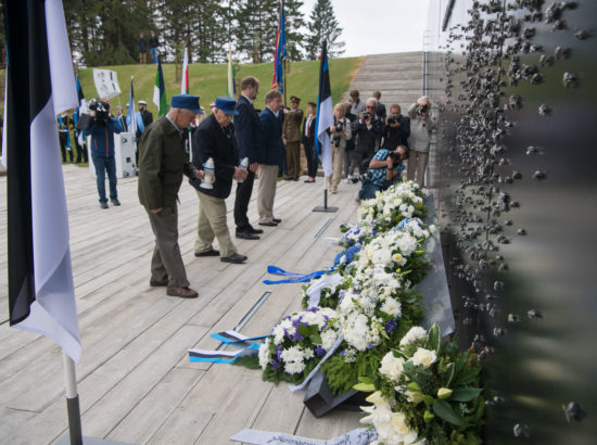 Riigikogu esimees Henn Põlluaas pidas kõne ja asetas pärja Eesti rahva nimel juuniküüditamise mälestustseremoonial