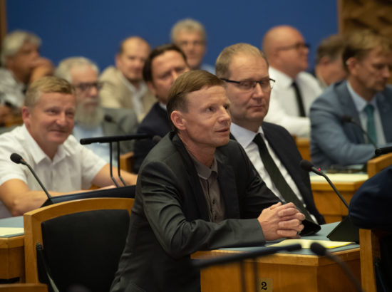 Riigikogu erakorraline istungjärk, umbusalduse avaldamine peaminister Jüri Ratasele