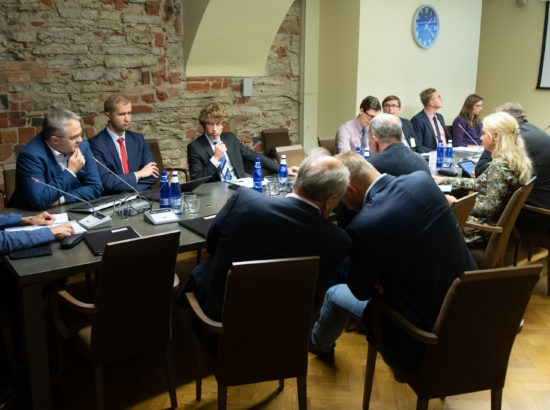 Riigieelarve kontrolli erikomisjoni istung täiskasvanute eesti keele õppe korraldusest