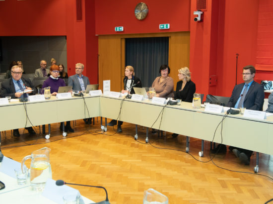 Kultuurikomisjon arutas huvirühmadega põhikooli lõpueksamitest loobumist