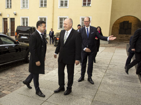 Riigikogu esimees Henn Põlluaas ja Ukraina president Volodõmõr Zelenskõi