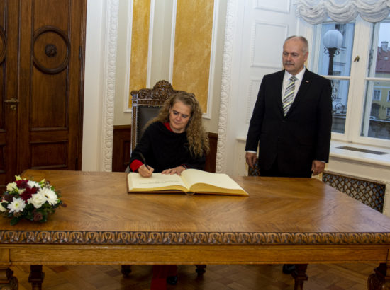 Riigikogu esimees Henn Põlluaas ja Kanada kindralkuberner Julie Payette