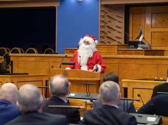 Riigikogu sügisistungjärgu viimane istung, jõuluvana külaskäik