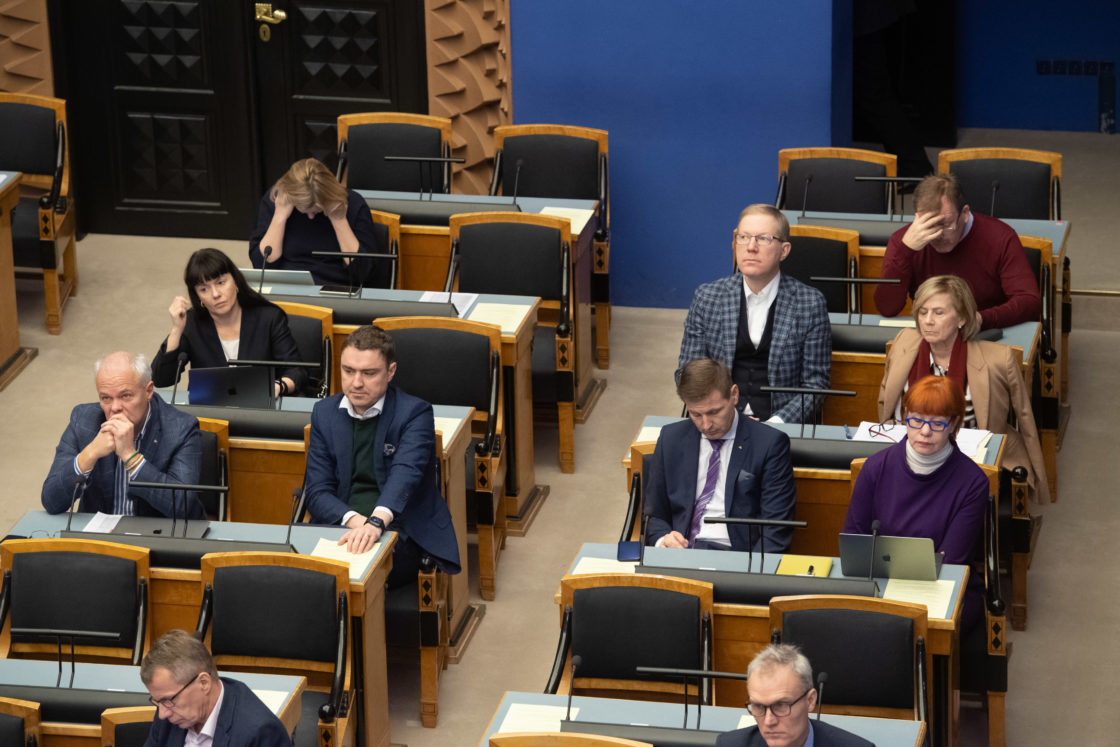 Eesti Reformierakonna fraktsiooni algatatud olulise tähtsusega riikliku küsimuse „Kas õigusriik on ohus?“ arutelu.