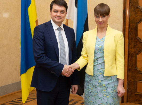 Ukraina Ülemraada esimees Dmõtro Razumkov ja president Kersti Kaljulaid