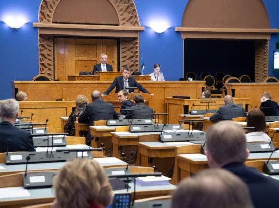 Täiskogu istung, välispoliitika arutelu olulise tähtsusega riikliku küsimusena. Välisminister Urmas Reinsalu ettekanne.