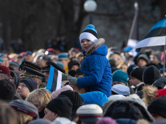 Eesti vabariigi 102. aastapäeva lipuheiskamise tseremoonia, konfereeris Voldemar Panso preemia laureaat Maarja Johanna Mägi