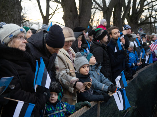 Eesti vabariigi 102. aastapäeva lipuheiskamise tseremoonia, konfereeris Voldemar Panso preemia laureaat Maarja Johanna Mägi